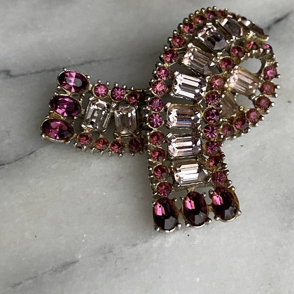 Vintage Brooch- purple and clear stones - Picture 3 of 7